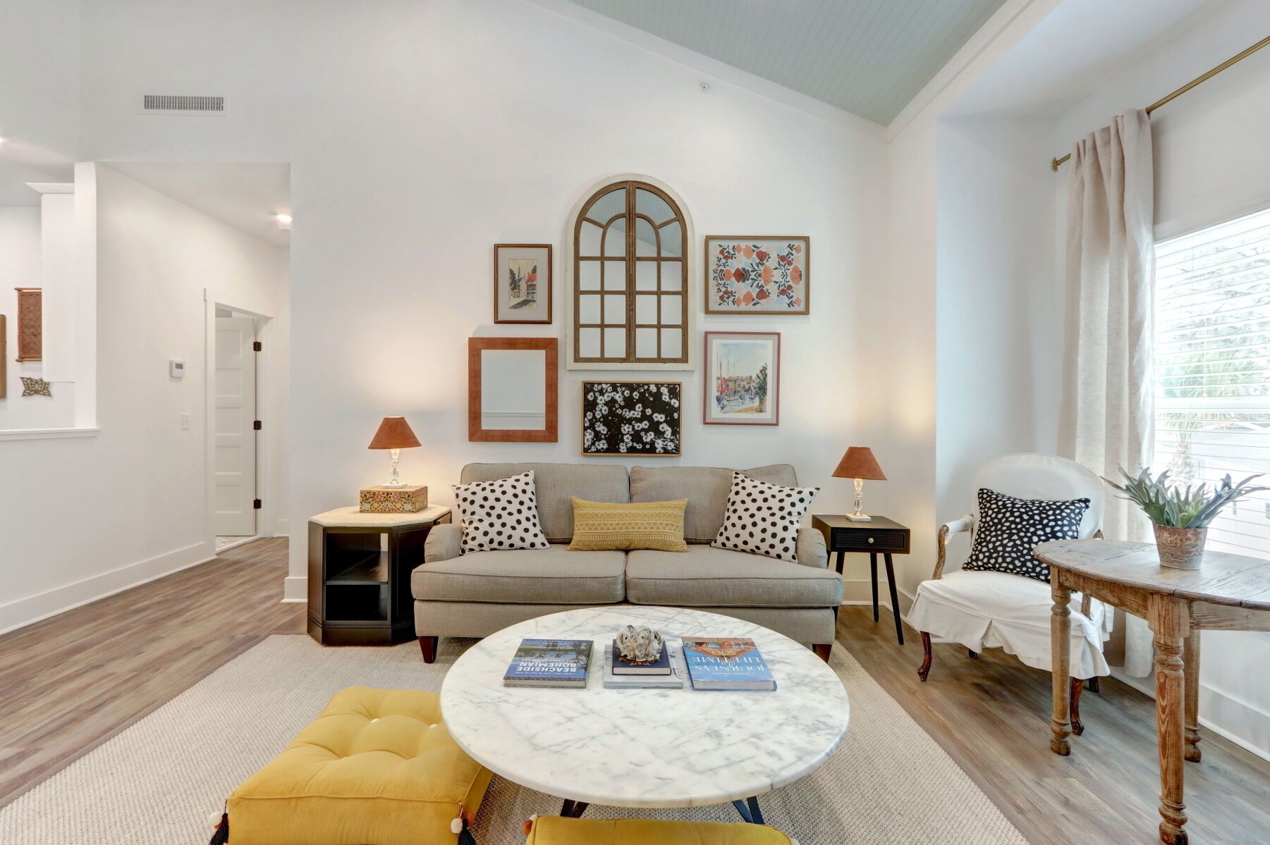 My Sunny Day - Airy Loft W/ Mural - 5 Min To Sav By Lucky Savannah - Savannah, GA