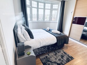 House | 3 bedrooms, free WiFi, bed sheets - Impeccable 3-bed House in Nottingham Central (Nottingham)