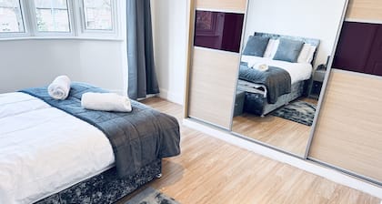 Impeccable 3-bed House in Nottingham Central