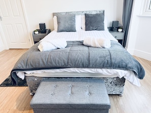 Casa | 3 quartos, Wi-Fi de cortesia, roupa de cama