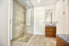 Apartment | Bathroom