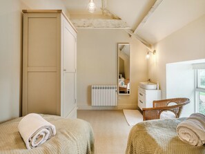 3 bedrooms, free WiFi, bed sheets