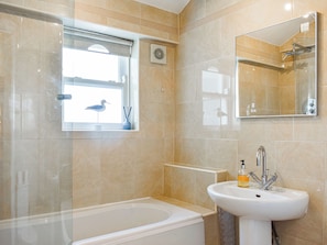 Bathroom - Pitcairn Cottage-UK41256 (Keswick)