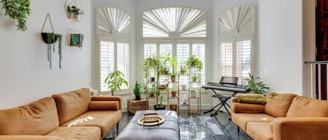 House (5 Bedrooms) | Interior