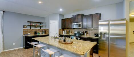 House (4 Bedrooms) | Private kitchen | Microwave, oven, stovetop, dishwasher