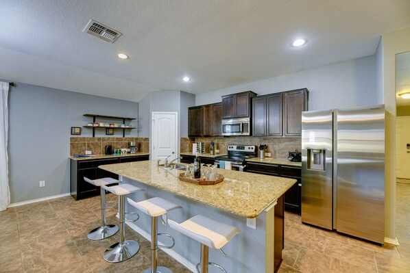 House (4 Bedrooms) | Private kitchen - Beautiful San Antonio Home w/ 75" TV & King Bed (San Antonio)
