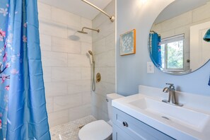 House (3 Bedrooms) | Bathroom - Florida Escape w/ Patio & Fire Pit, Near Beaches! (Fort Walton Beach)