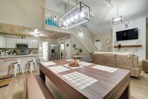 Interior - Sevierville Family Home w/ Hot Tub! (Sevierville)