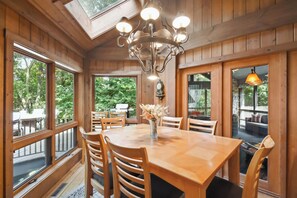House (6 Bedrooms) | Interior