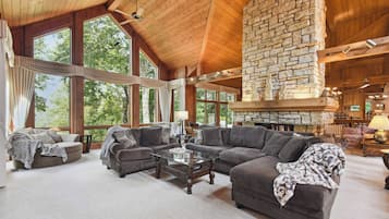 House (6 Bedrooms) | Interior