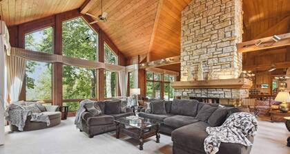 Galena Getaway w/ Hot Tub, Home Theater & More!