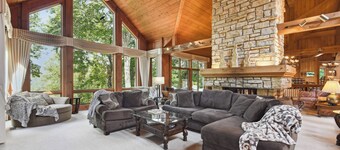 Galena Getaway w/ Hot Tub, Home Theater & More!