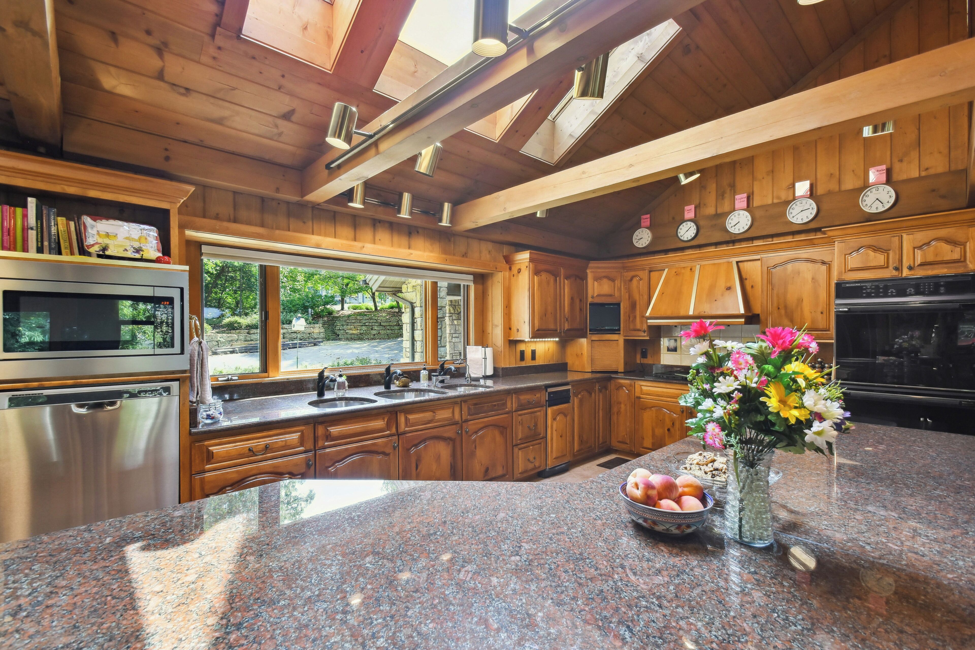 House (6 Bedrooms) | Interior