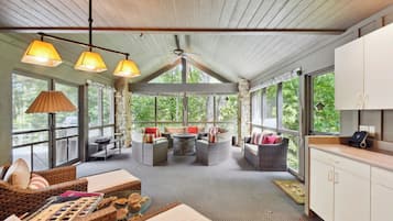 House (6 Bedrooms) | Interior