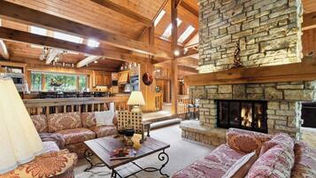 House (6 Bedrooms) | Front of property