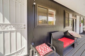Terrace/patio - Strawberry Vacation Rental w/ Fire Pit & Grill! (Pine)