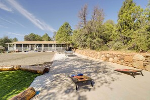 Terrace/patio - Bright Strawberry Studio: Close to Hiking Trails! (Pine)
