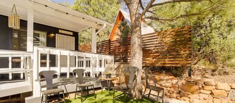 Bright Strawberry Studio: Close to Hiking Trails!