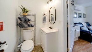 Bathroom - Home Sweet Home ~ 10 Mi to Fossil Creek Springs (Pine)