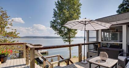 Hot Tub & Dock: Guntersville Lake Getaway!