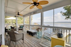 Interior - Hot Tub & Dock: Guntersville Lake Getaway! (Scottsboro)
