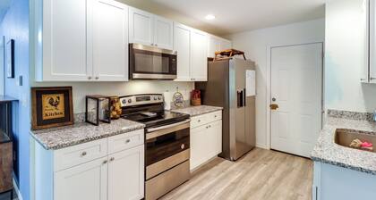 Inviting Ocklawaha Home w/ Porch: Ideal Location!