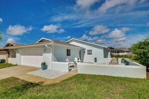 House (2 Bedrooms) | Interior - Edgewater Vacation Home w/ Game Room & Pool Access (Edgewater)