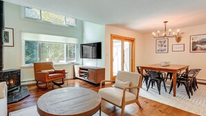 Apartment (2 Bedrooms) | Interior - Modern Mountain Haven: 5 Mi to Mt Snow Slopes! (Wilmington)