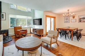 Apartment (2 Bedrooms) | Interior - Modern Mountain Haven: 5 Mi to Mt Snow Slopes! (Wilmington)