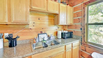 Microwave, oven, stovetop, cookware/dishes/utensils