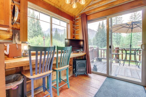 Montana Mountain Getaway - 1 Mi to Yellowstone!