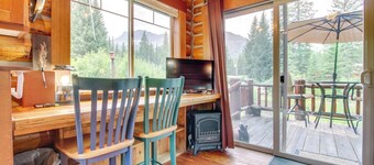 Montana Mountain Getaway - 1 Mi to Yellowstone!