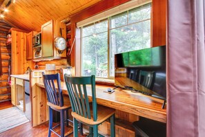 Apartment (0 Bedroom) | Interior - Montana Mountain Getaway - 1 Mi to Yellowstone! (Silver Gate)