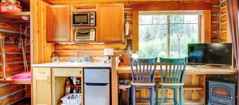 Montana Mountain Getaway - 1 Mi to Yellowstone!