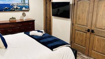 3 bedrooms, desk, iron/ironing board, travel crib