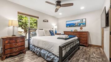 3 bedrooms, desk, iron/ironing board, WiFi (free)