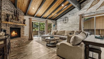 Smart TV y chimenea