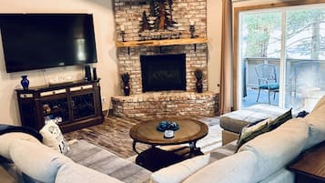 Smart TV y chimenea