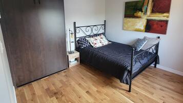 2 chambres, fer et planche à repasser, Wi-Fi gratuit, draps fournis