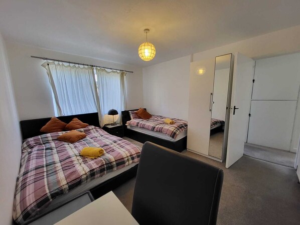2 bedrooms, desk, iron/ironing board, free WiFi