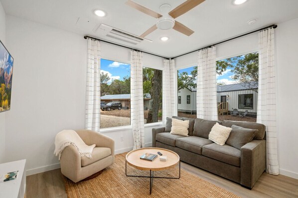 Smart TV - Perfect Getaway in New Braunfels | Sleeps 4 (New Braunfels)