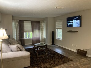 Living area - Cozy Apartment near braves stadium & Cumberland Mall ✨ (Smyrna)