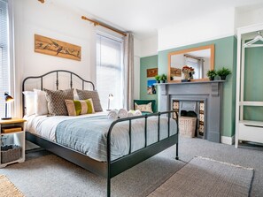 4 soverom, strykejern/-brett, wi-fi (inkludert) og sengetøy