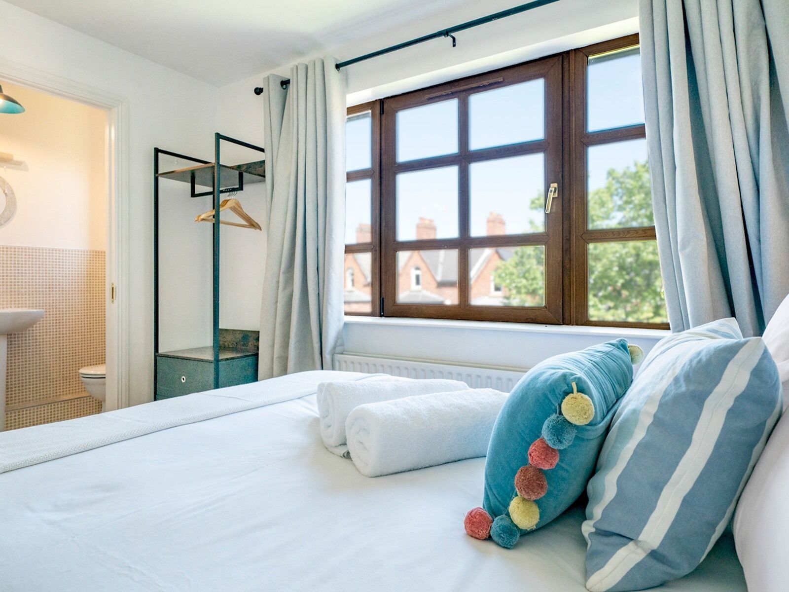 2 bedrooms, iron/ironing board, free WiFi, bed sheets