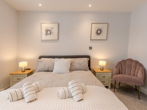 1 bedroom, iron/ironing board, travel cot, free WiFi