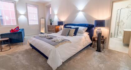 Super Luxurious 2 bedroom Lace Market Apartment - Pass the Keys