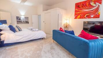 2 bedrooms, iron/ironing board, free WiFi, bed sheets