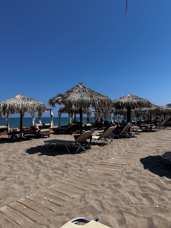 كراسي للتشمس، مناشف للشاطئ