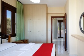 3 bedrooms, in-room safe, soundproofing, iron/ironing board
