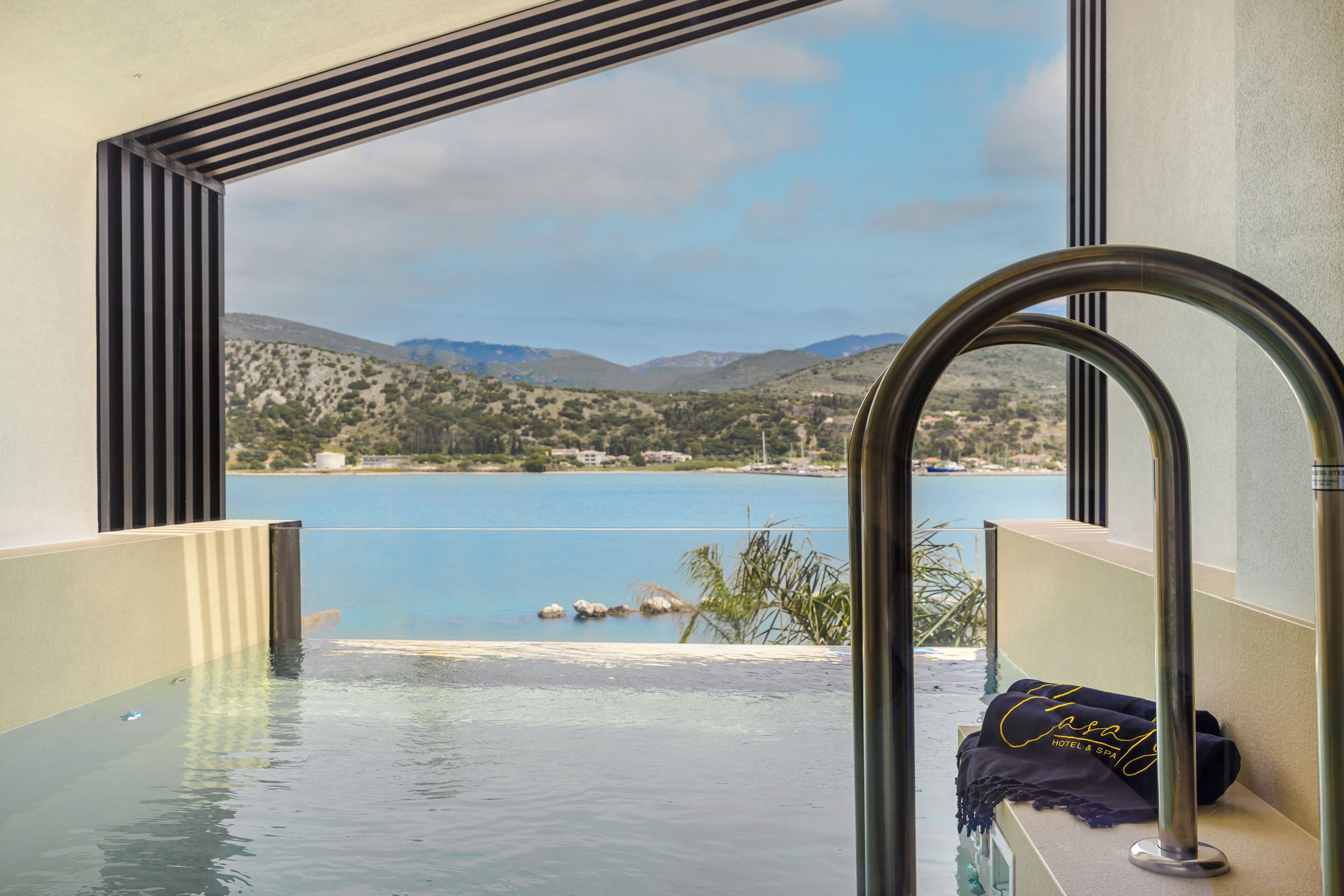 Presidential Sea View Suite with Hammam & Private Sky Pool | Down comforters, minibar, in-room safe, desk